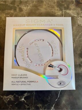 Sigma Beauty Makeup Brush Cleanser + Tool - White with Pink Accents